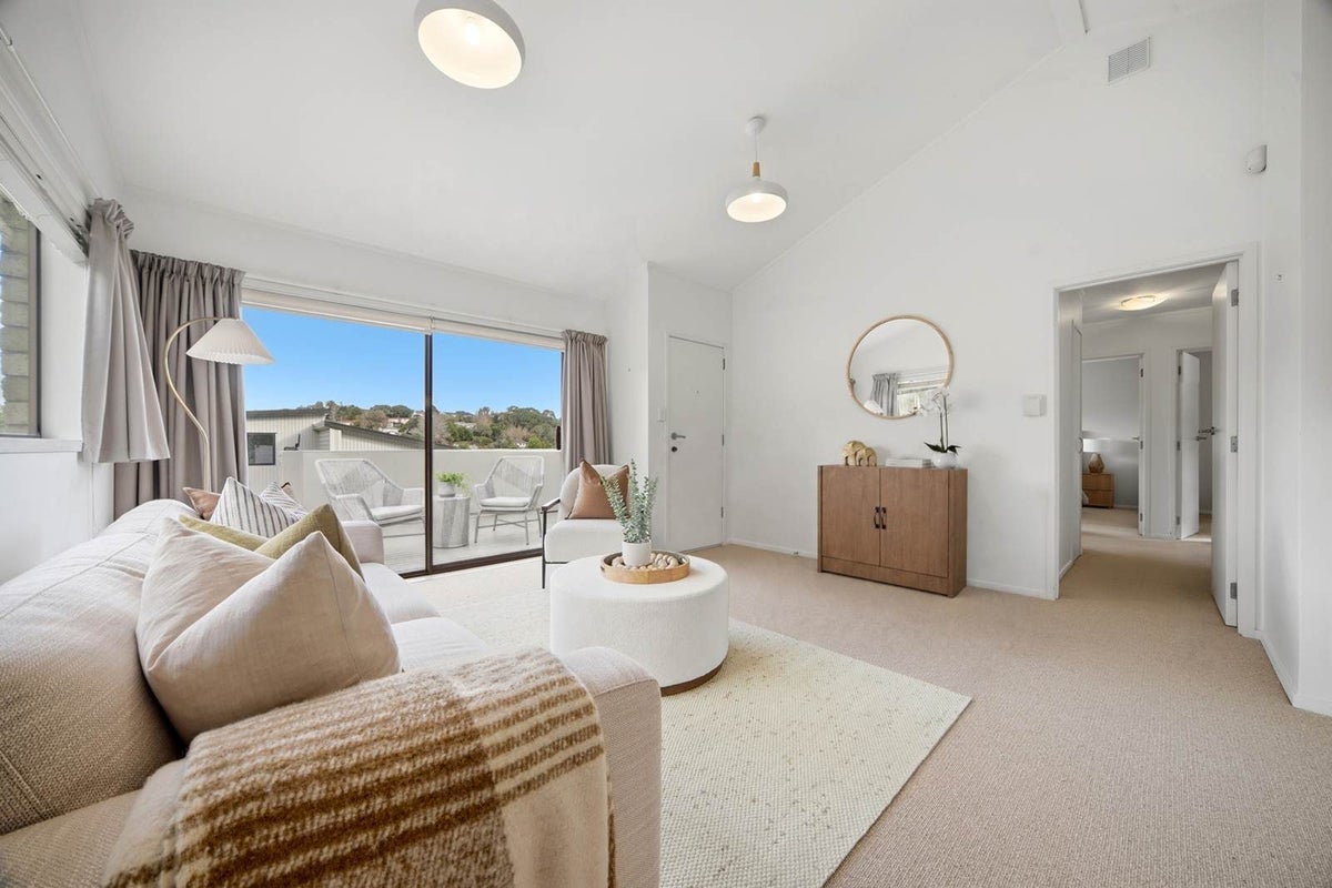 2/7 Newstead Avenue, Browns Bay, Auckland - Carousel 2