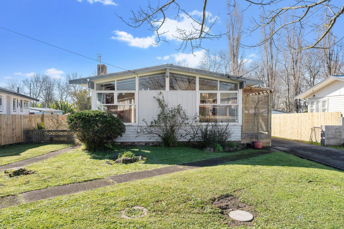 48 Skipton Street, Mangere East, Auckland - Carousel 2