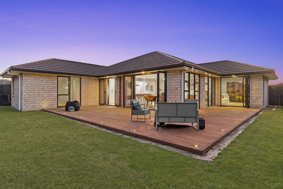12 Lewknor Drive, Papamoa Beach, Papamoa - Carousel 1