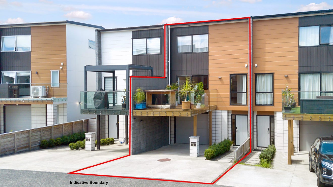 8 Meritage Lane, Te Atatu South, Auckland - Carousel 1