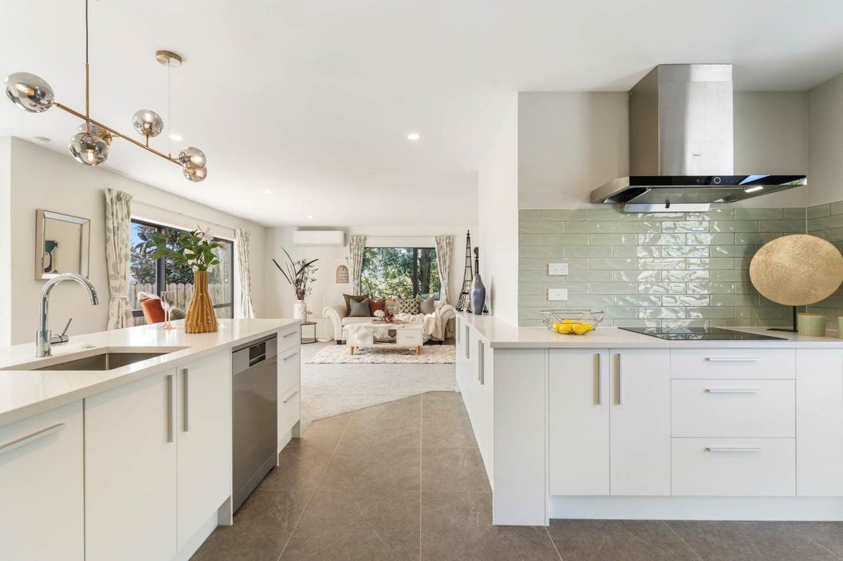 21 Elan Place, Stanmore Bay, Whangaparaoa - Carousel 1
