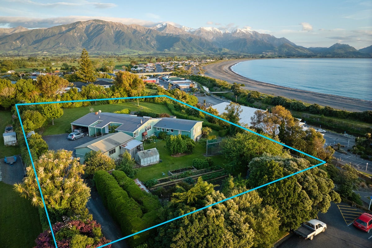 12 Deal Street, Kaikoura - Carousel 1