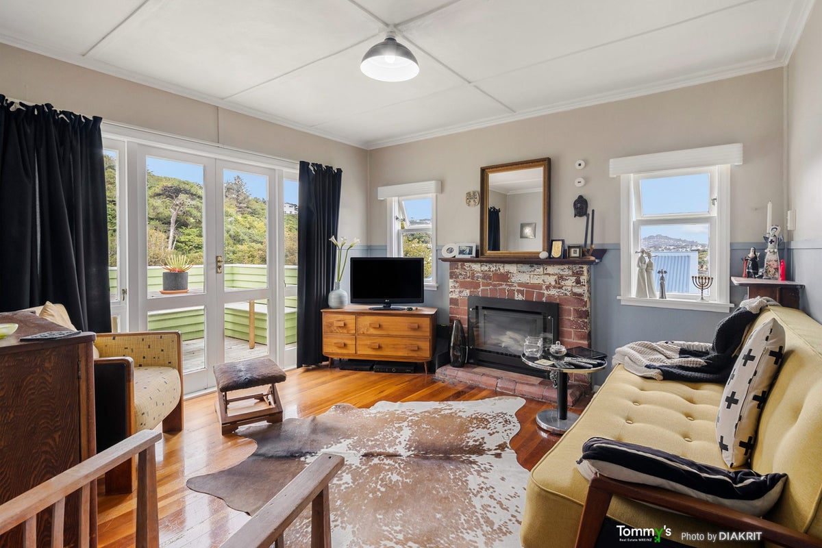 60 Allington Road, Karori, Wellington - Carousel 2