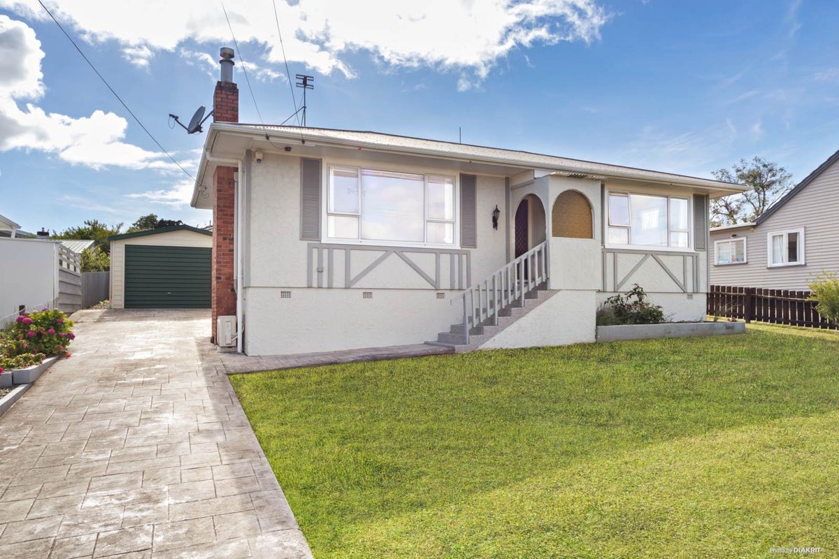 66 Whitney Street, New Windsor, Auckland - Carousel 1