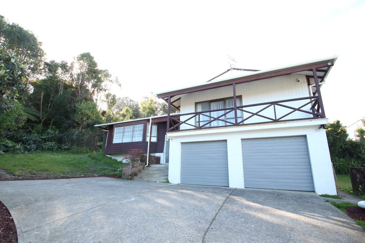 94 Porritt Avenue, Chatswood, Auckland - Carousel 1