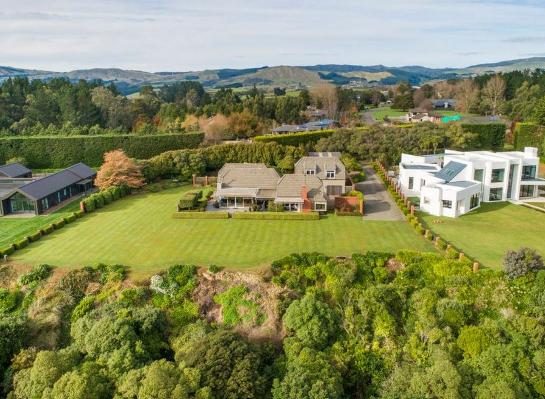 38 Titirangi Drive, Fitzherbert, Palmerston North - Carousel 32