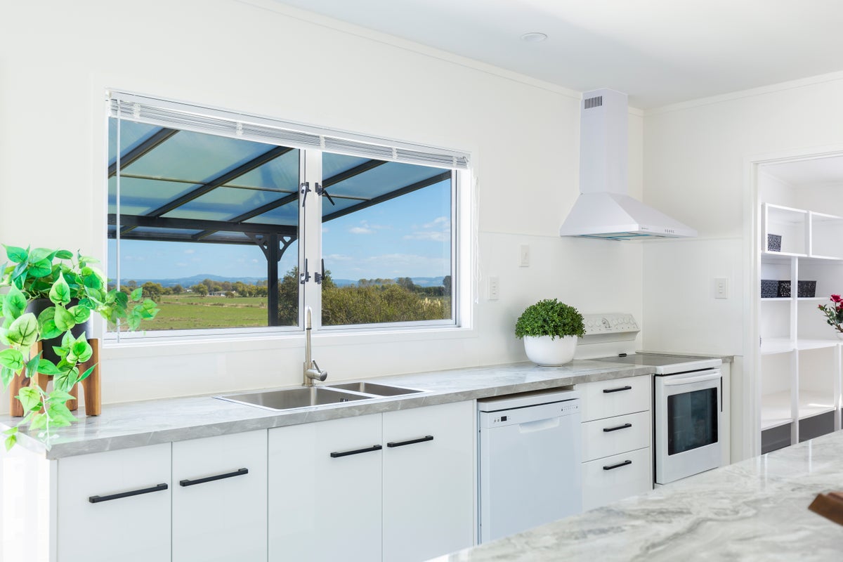 198 Pukehina Parade, Pukehina, Te Puke - Carousel 2
