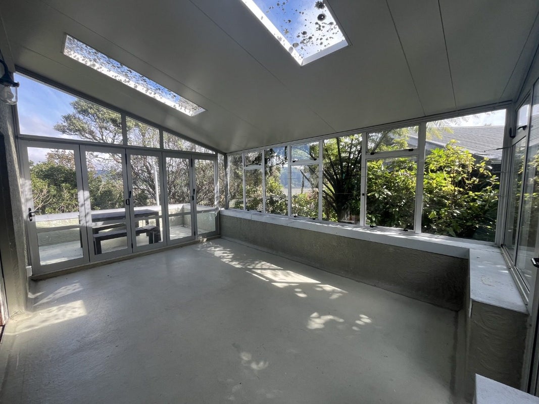 70 Pembroke Road, Northland, Wellington - Carousel 1