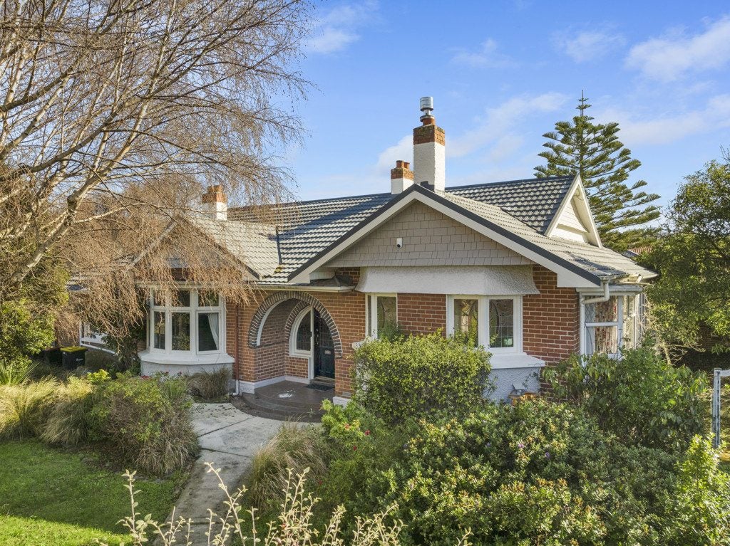 20 Hargest Crescent, Saint Kilda, Dunedin - Carousel 1