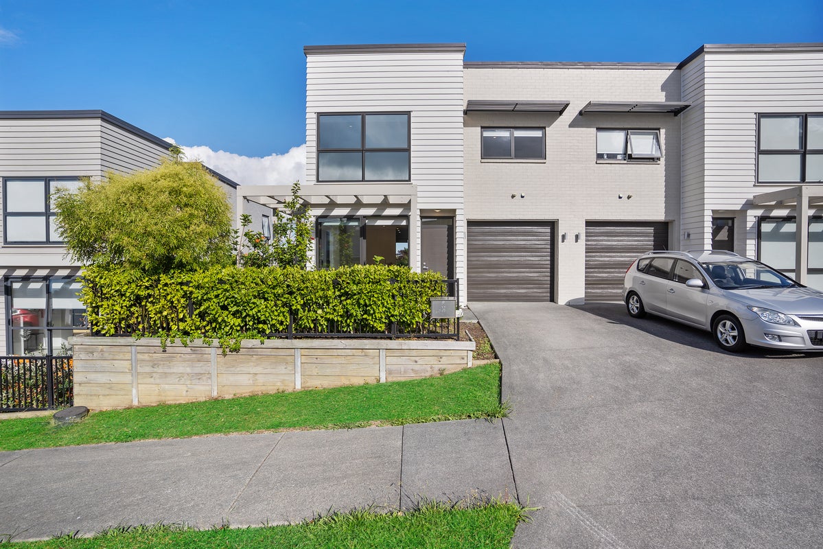 14 Matairangi Avenue, Totara Heights, Auckland - Carousel 1