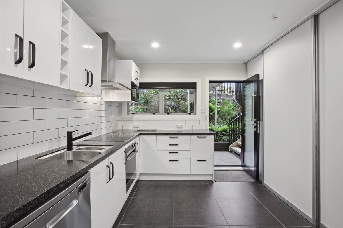 5/17 Cathedral Place, Parnell, Auckland - Carousel 2