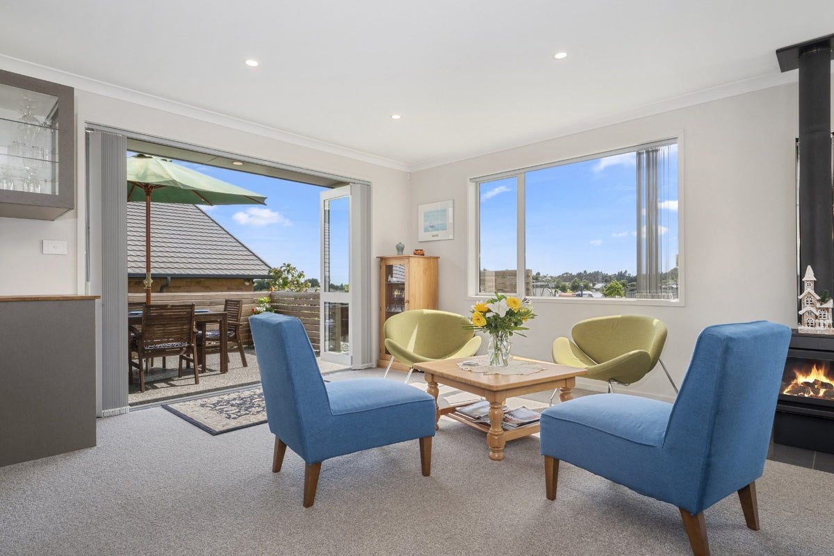 2 Damien Place, Ohauiti, Tauranga - Carousel 1