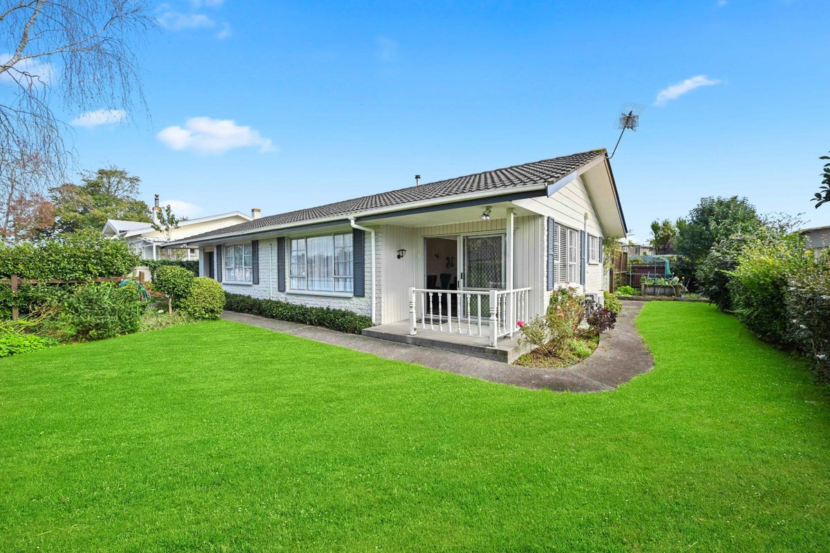 275B Clarkin Road, Fairfield, Hamilton - Carousel 1