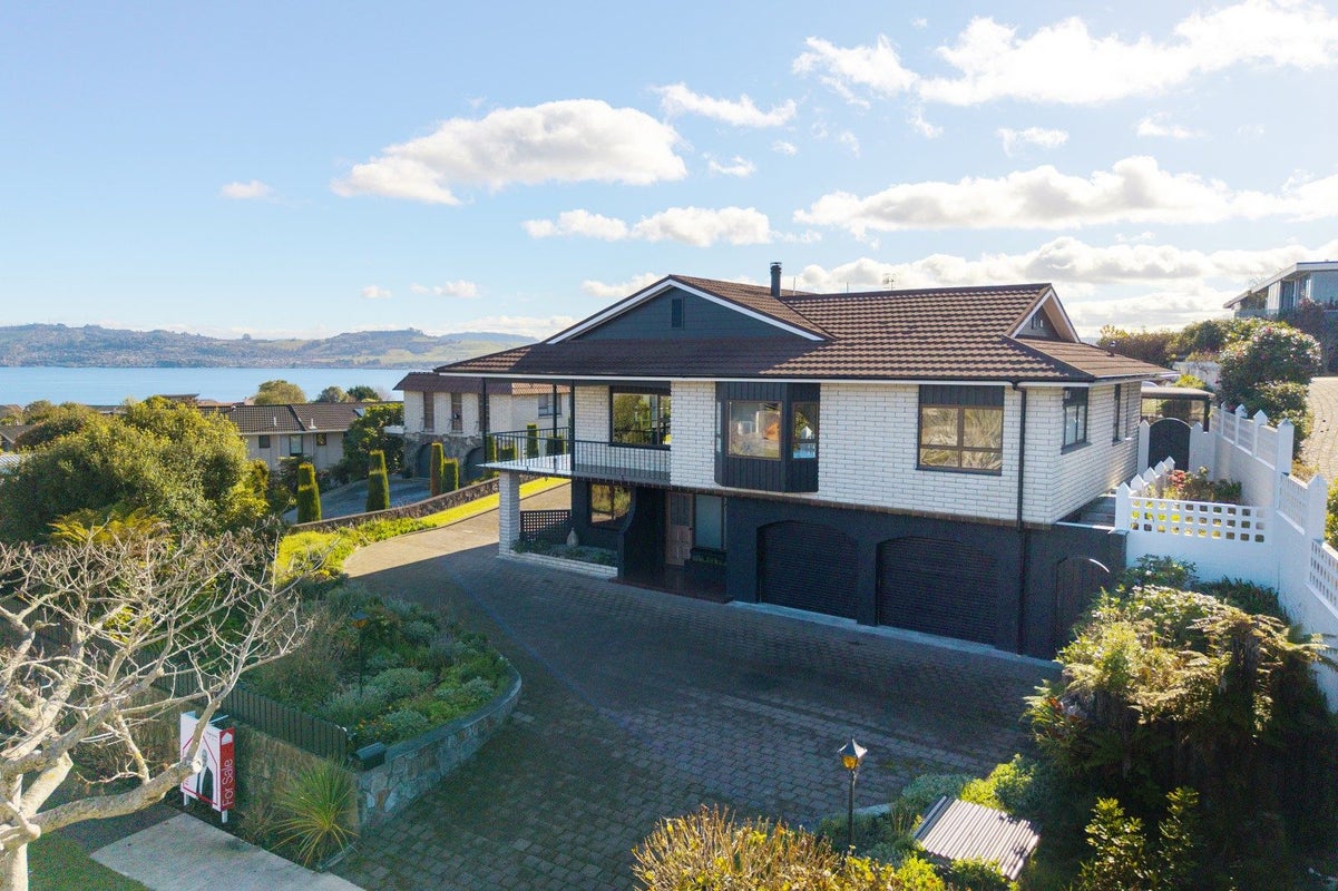 62 Harvey Street, Waipahihi, Taupo - Carousel 1
