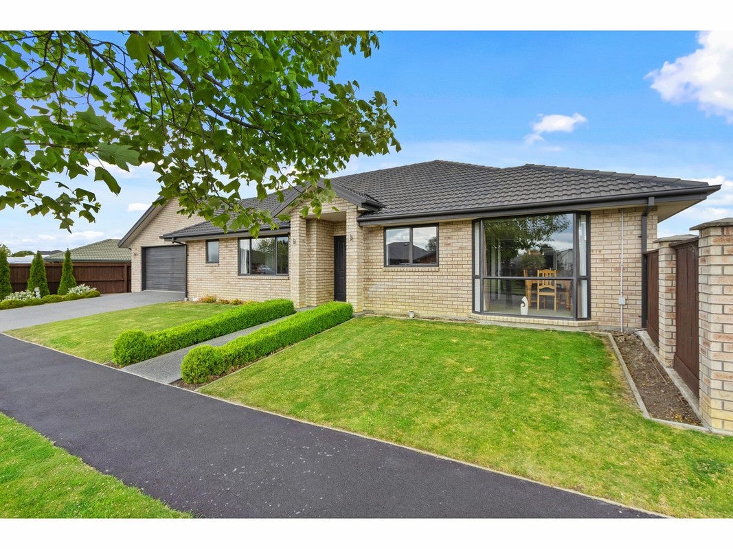 15 Globe Bay Drive, Templeton, Christchurch - Carousel 1
