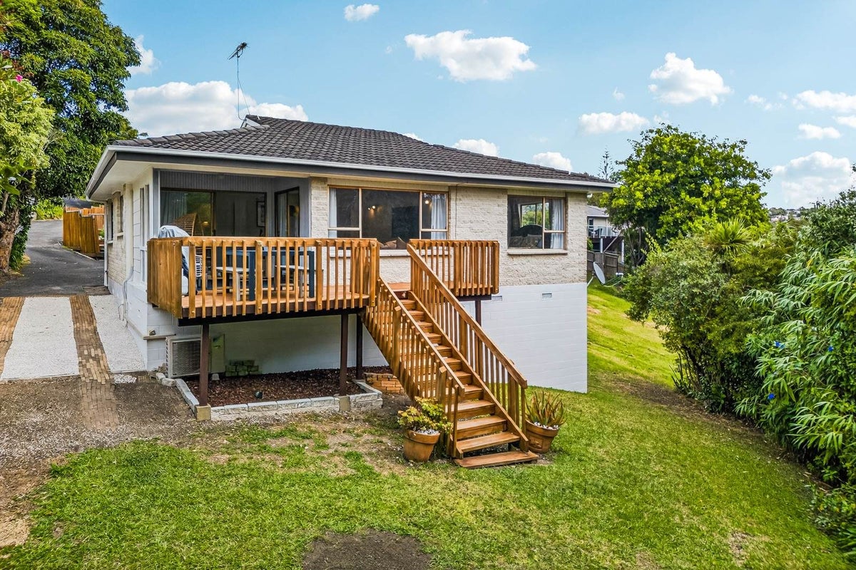 2/69 Glencoe Road, Browns Bay, Auckland - Carousel 1