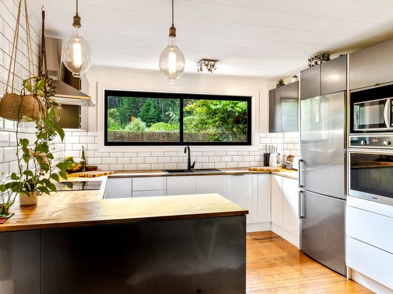 136A Pinehaven Road, Pinehaven, Upper Hutt - Carousel 1