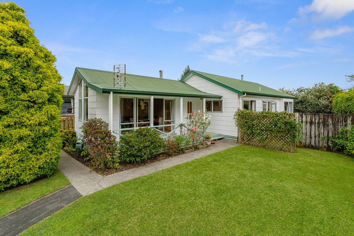 6 Cowen Place, Chartwell, Hamilton - Carousel 1