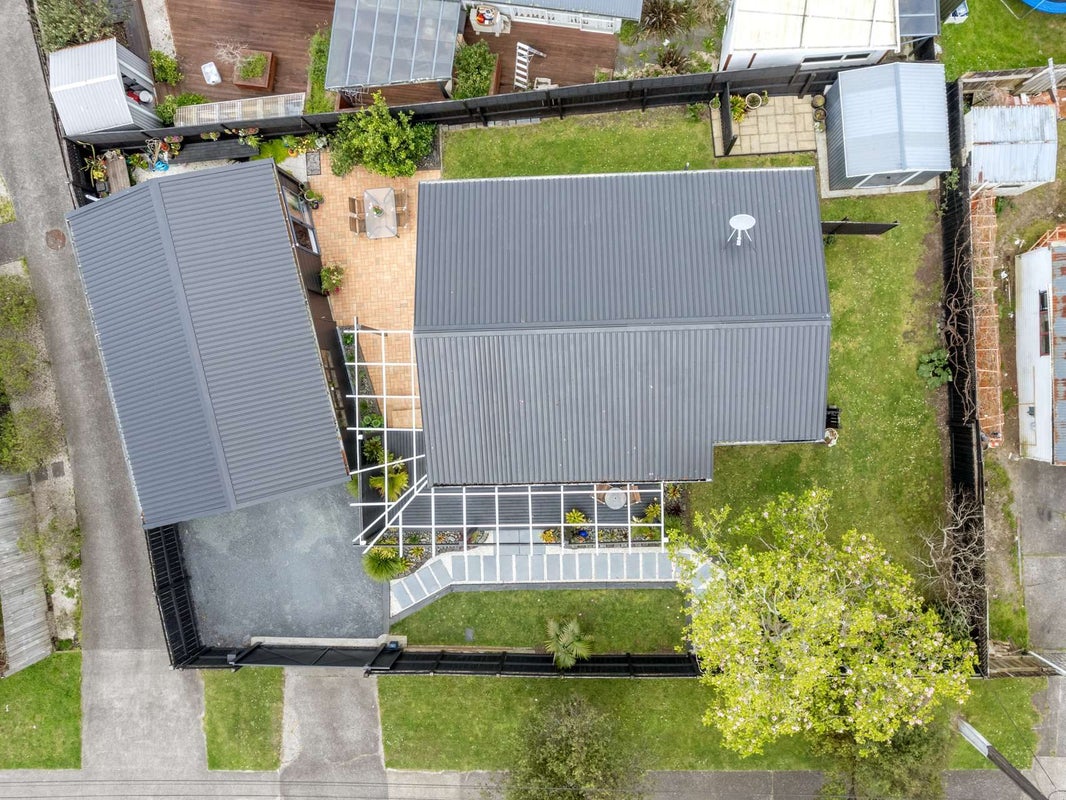 2/1 Woodside Road, Massey, Auckland - Carousel 2