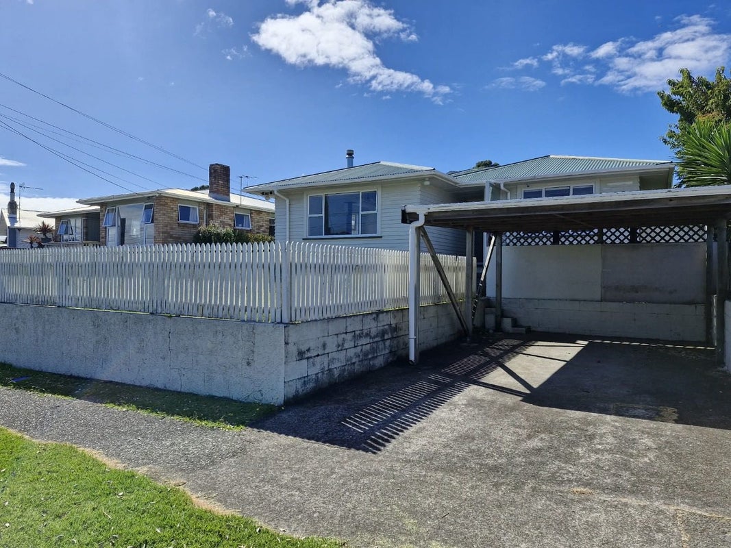 4 Rosendale Avenue, Spotswood, New Plymouth - Carousel 2