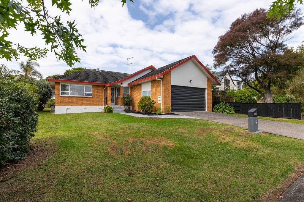 3 Lochend Place, Highland Park, Auckland - Carousel 1
