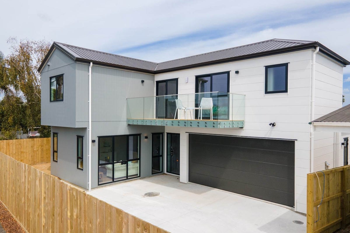 84A Tiraumea Drive, Pakuranga, Auckland - Carousel 2