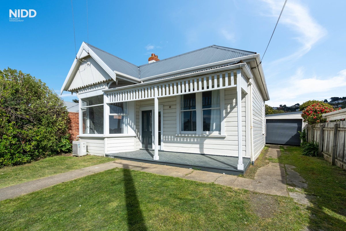 122 Hargest Crescent, Saint Clair, Dunedin - Carousel 1