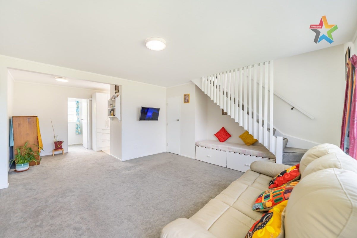 31C PHARAZYN ST, ALICETOWN, LOWER HUTT - Carousel 2