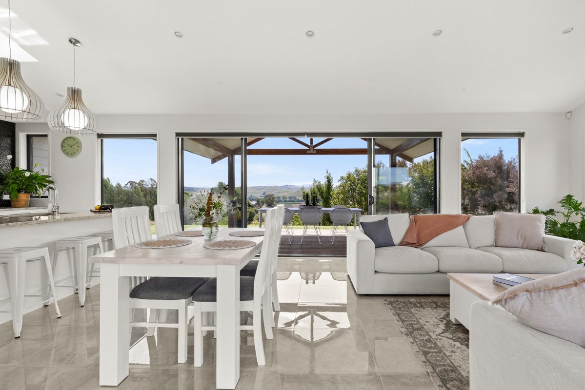 10 Quarry Ridge, Poraiti, Napier - Carousel 2