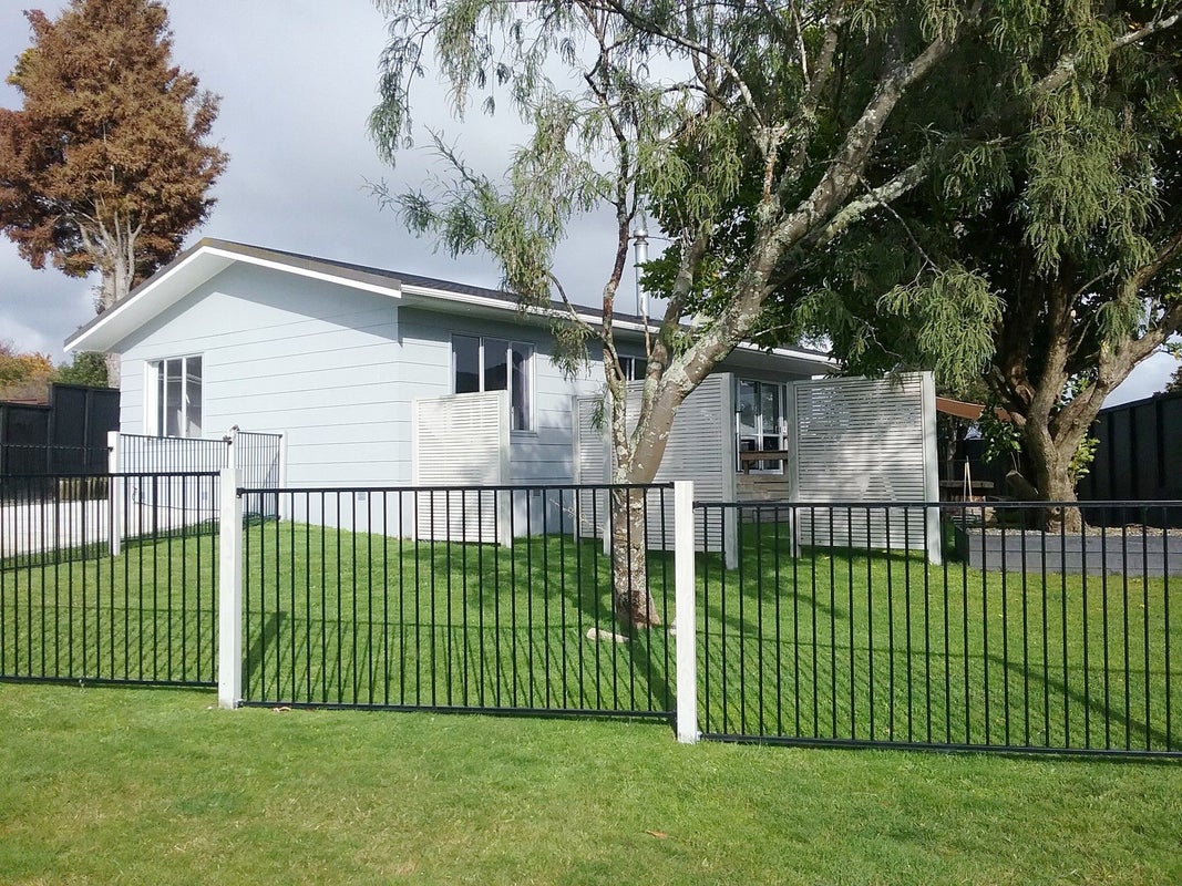 11 Milton Grove, Owhata, Rotorua - Carousel 1