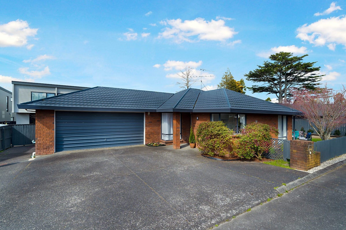 8 Coupland Court, Glendene, Waitakere City, Auckland - Carousel 2