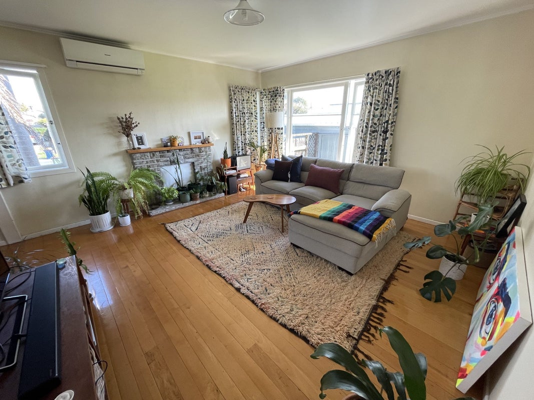 1/4 Shamrock Lane, Te Atatu Peninsula, Auckland - Carousel 2