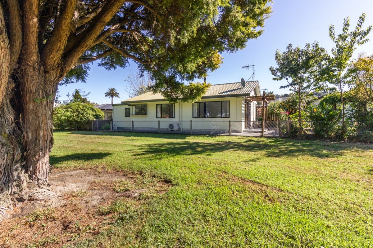 2/17 Church Road, TARADALE, NAPIER - Carousel 1