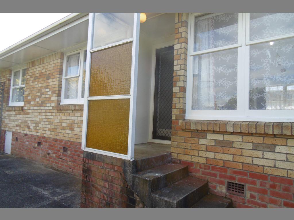 2/9 Laburnum Road, New Windsor, Auckland - Carousel 1