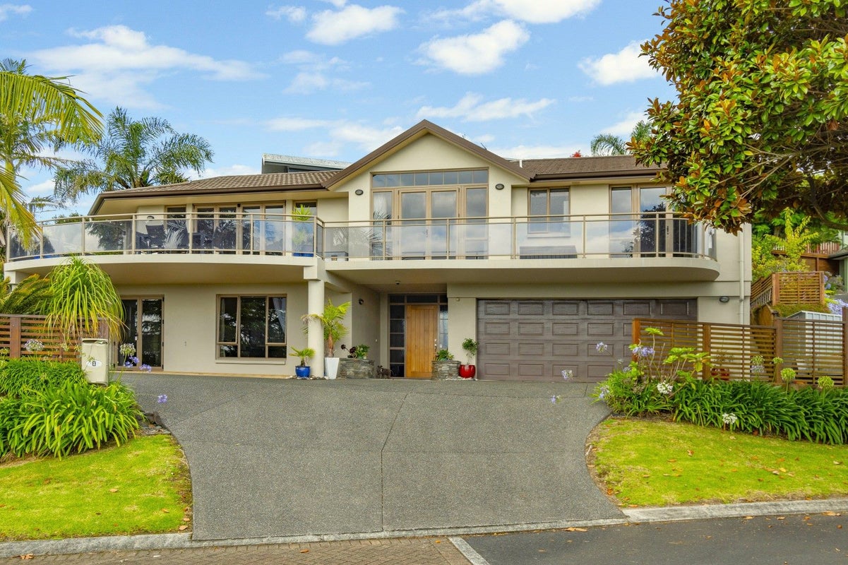 1 Ladera Mews, Bethlehem, Tauranga - Carousel 1