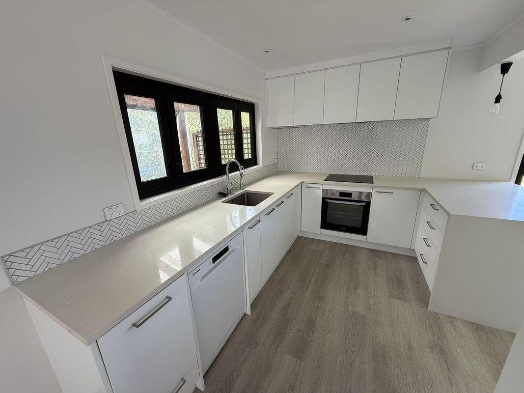 20B Regency Place, Sunnynook, Auckland - Carousel 2