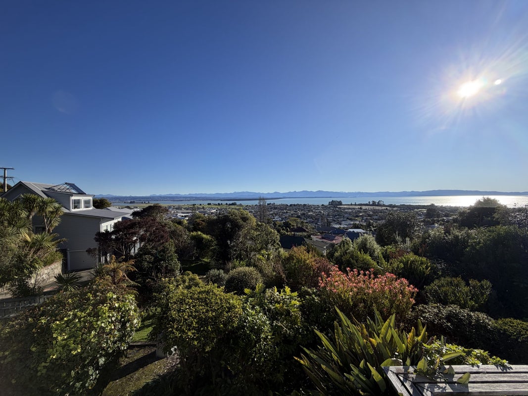 11 Rangiora Terrace, Tahunanui, Nelson - Carousel 1