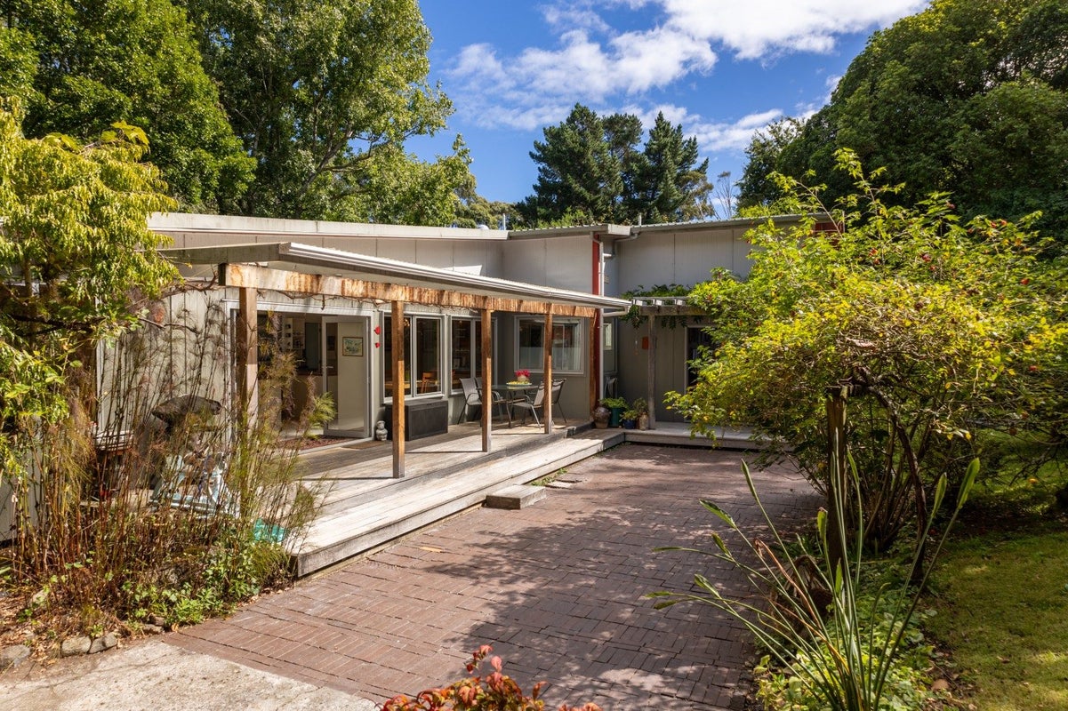 100 Leinster Avenue, Raumati South, Paraparaumu - Carousel 1