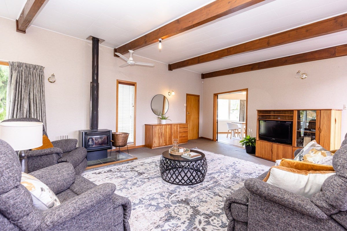 21 Benefield Street, Whanganui East, Whanganui - Carousel 1