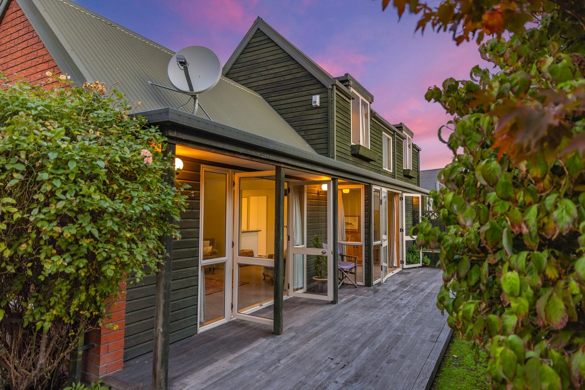 1B Phoenix Lane, Northcote, Christchurch - Carousel 2