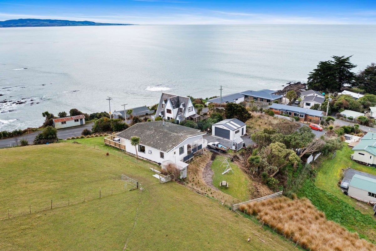 22 Esplanade, Kaka Point, Balclutha - Carousel 20