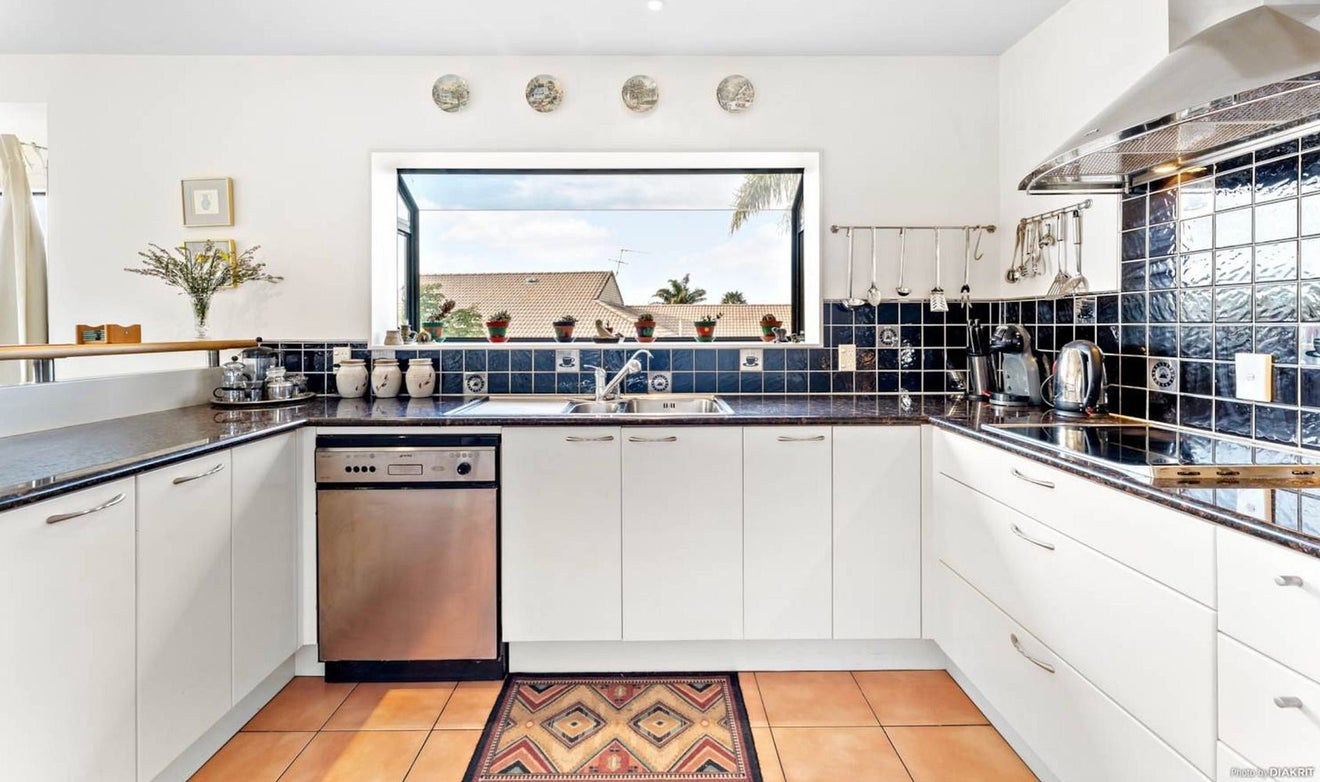 16 Sunny Crescent, Huapai, Kumeu - Carousel 2