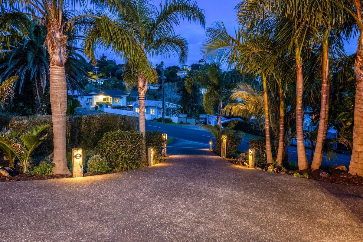 25 Hamilton Road, Surfdale, Waiheke Island - Carousel 2