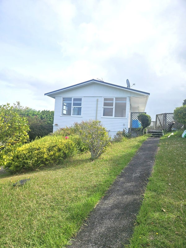 11 Barker Rise, Northcross, Auckland - Carousel 2
