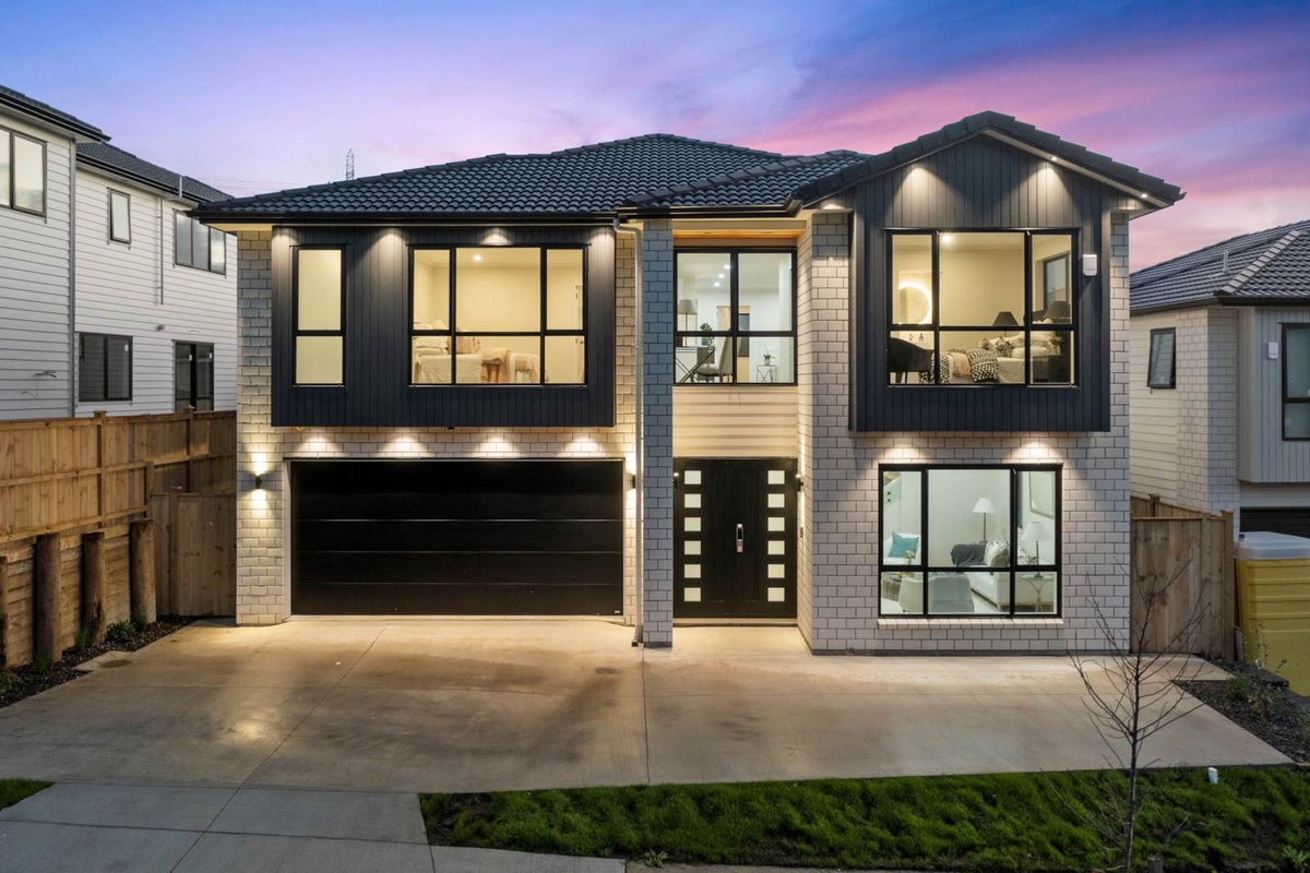 38 Tannaghmore Drive, Flat Bush, Auckland - Carousel 1