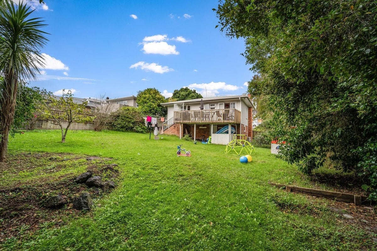 64 Sherwood Avenue, Te Atatu South, Auckland - Carousel 2