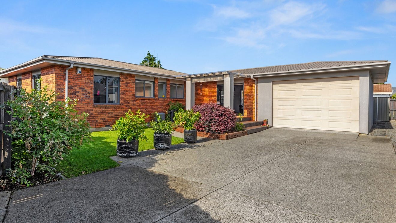 7 Braithwaite Lane, Pyes Pa, Tauranga - Carousel 1