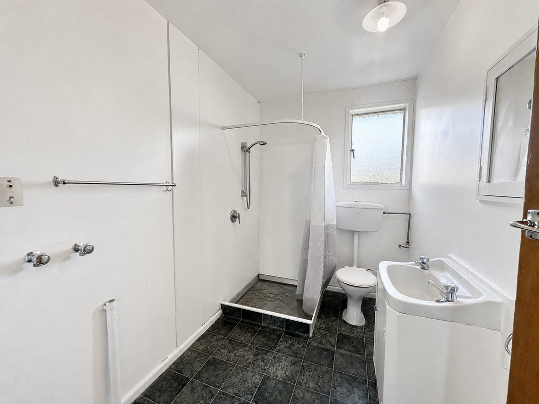 2/25 Edgeware Road, St Albans, Christchurch - Carousel 8