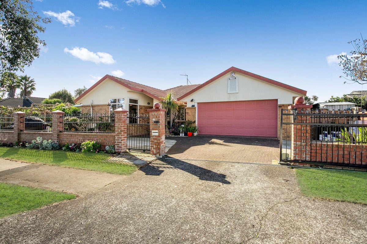 41 Sheriff Place, Randwick Park, Auckland - Carousel 1