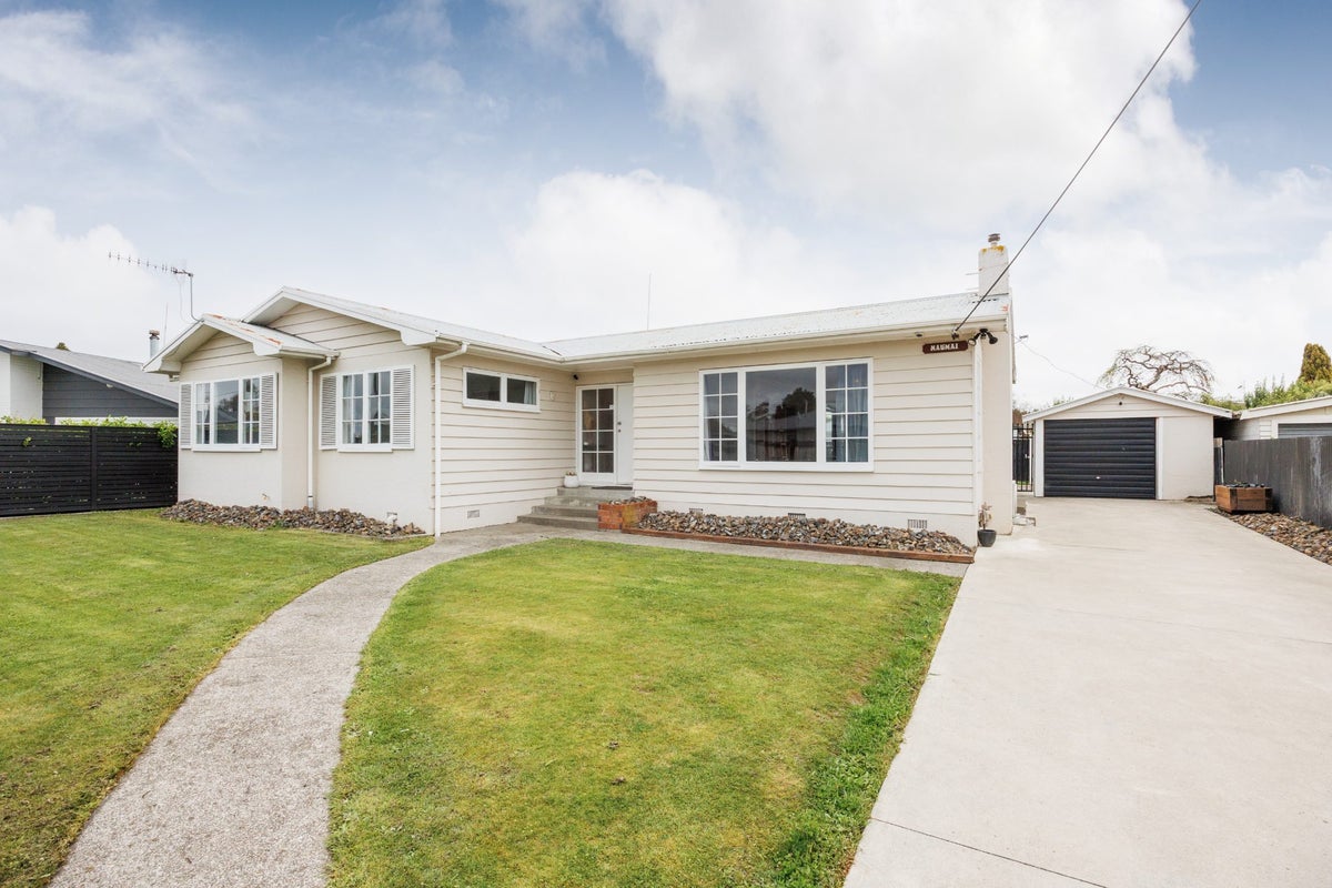 8 Hurley Place, Awapuni, Palmerston North - Carousel 1